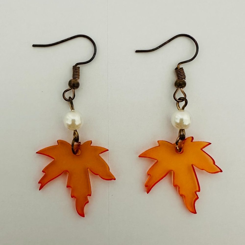 🍁 Cute 🍁 Maple Leaf Design Drop Earrings